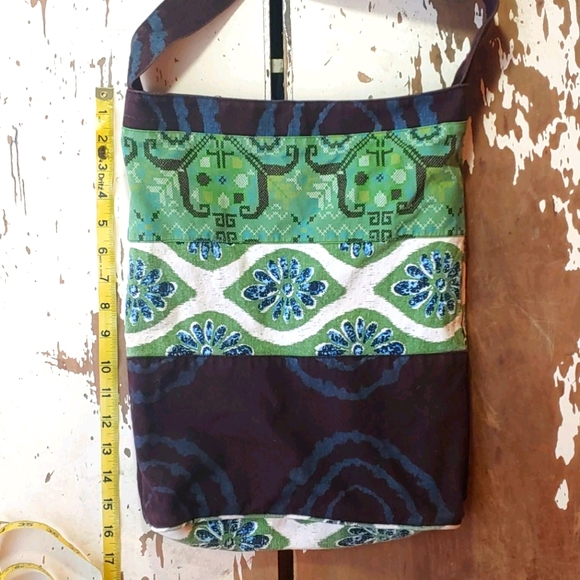 Yogic Nature Structured Cotton Bucket Crossbody - Picture 8 of 16